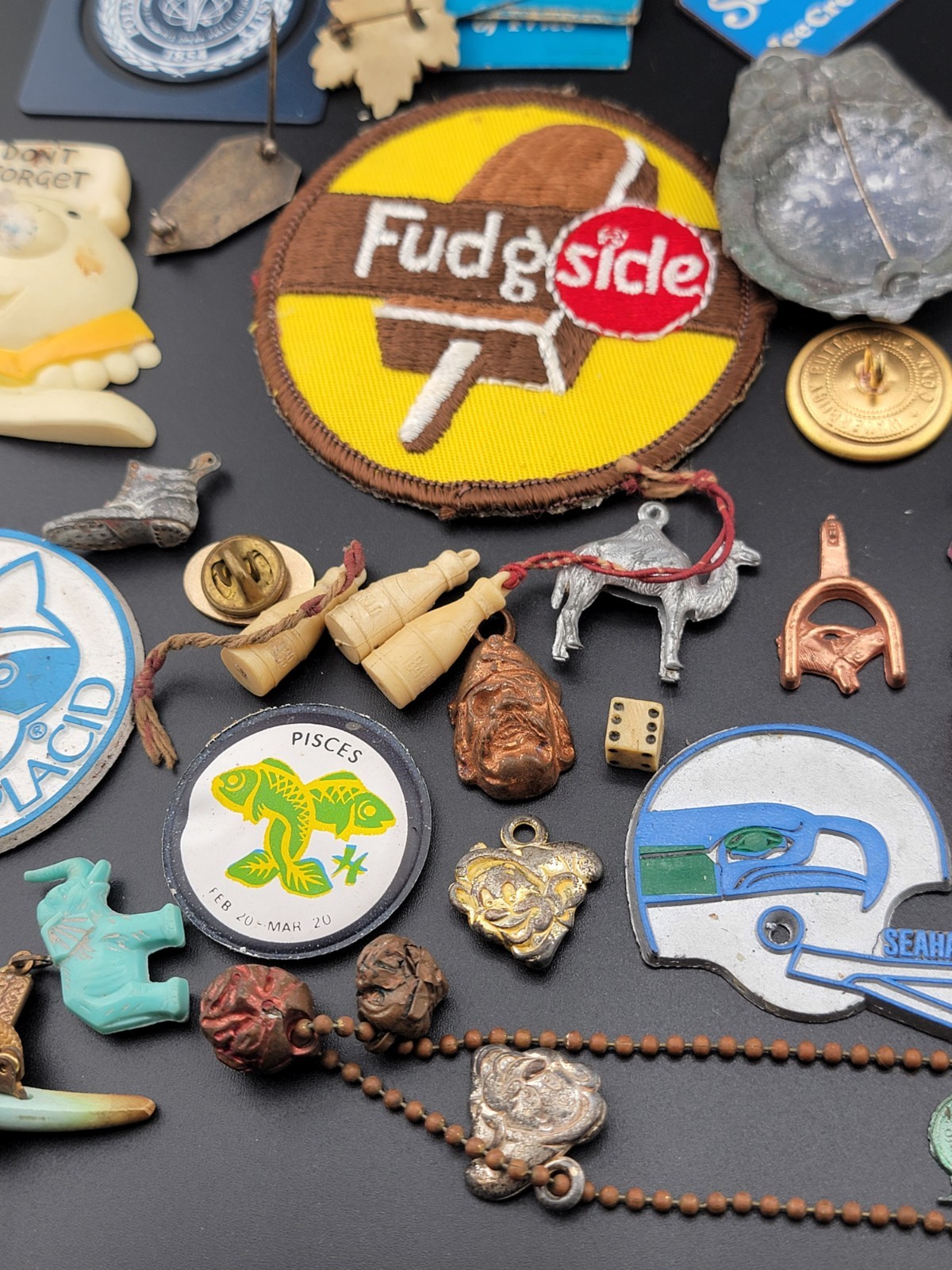 Junk Drawer Lot – 1950s 1960s 1970s small items, Jewelry, Pins, Buttons, +more