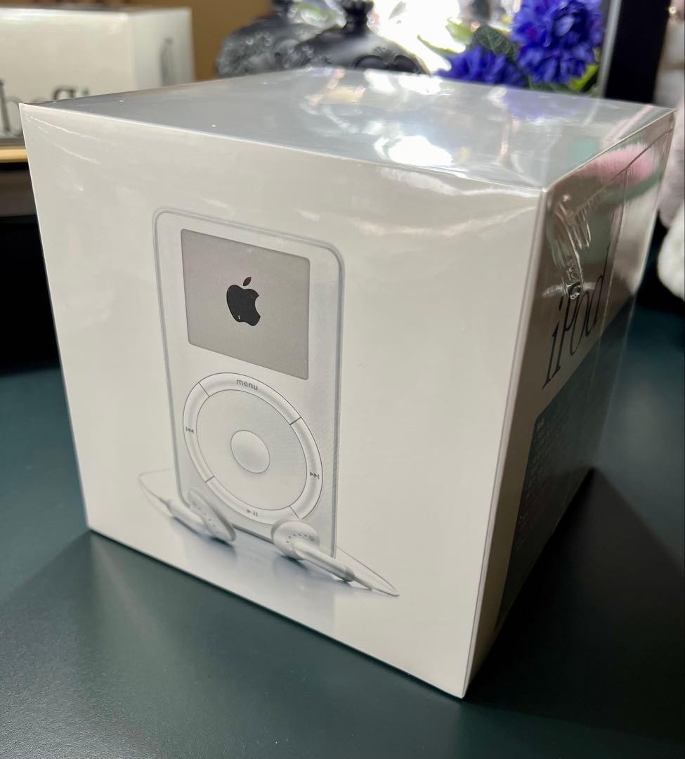New, unopened Apple iPod M8513J/A