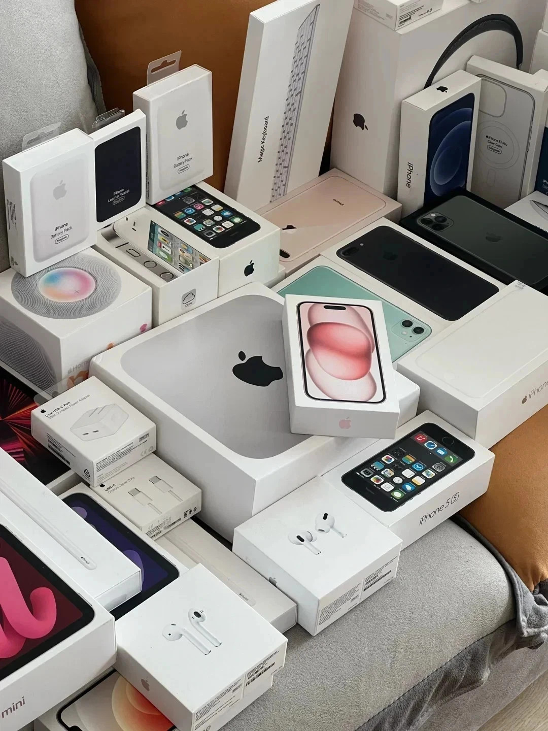 NEW !!! Apple Mystery Loot Box Electronic box.All Brand New