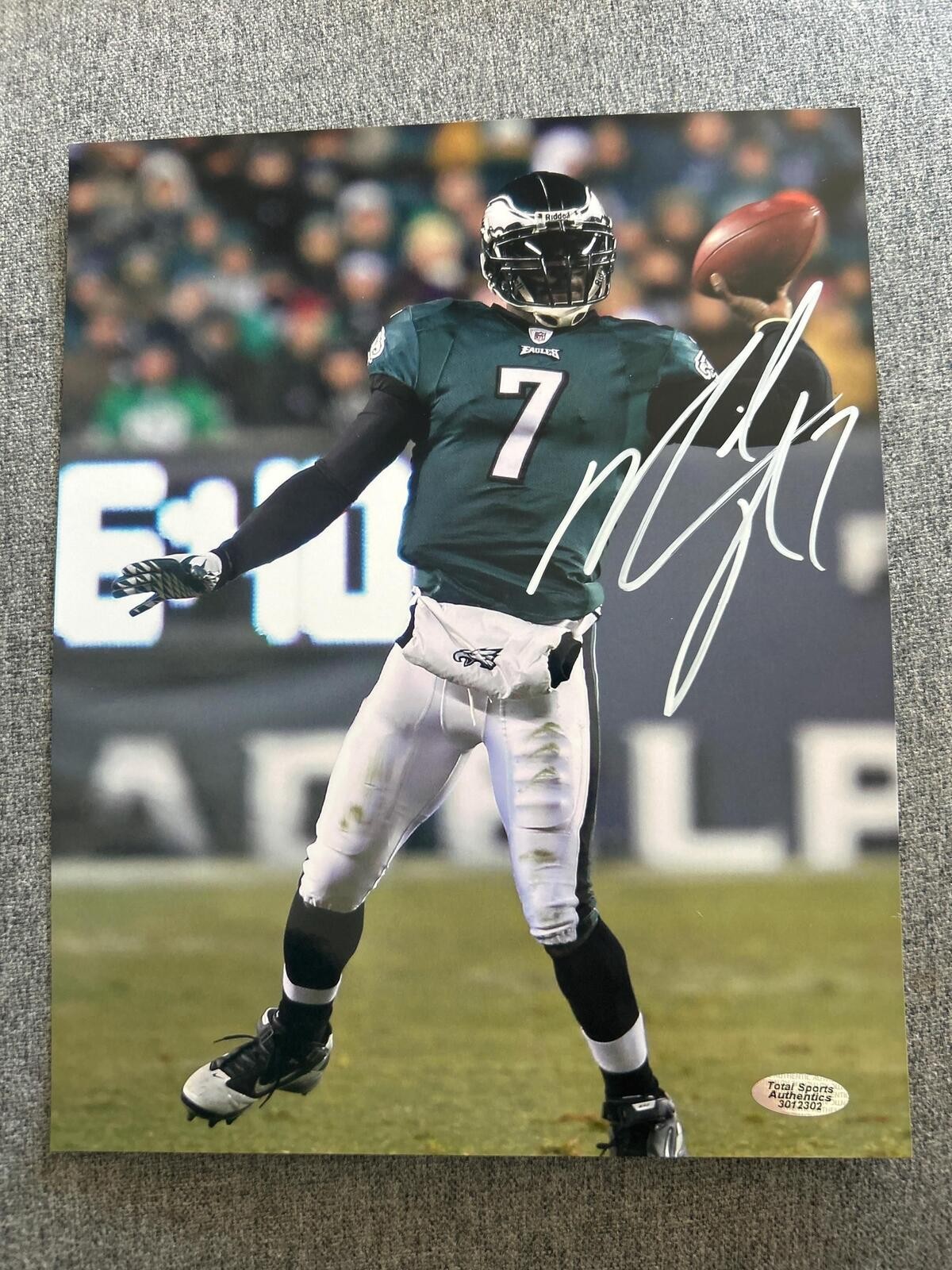 Michael Vick Hand Signed Autographed Philadelphia Eagles 8×10 Football Photo COA