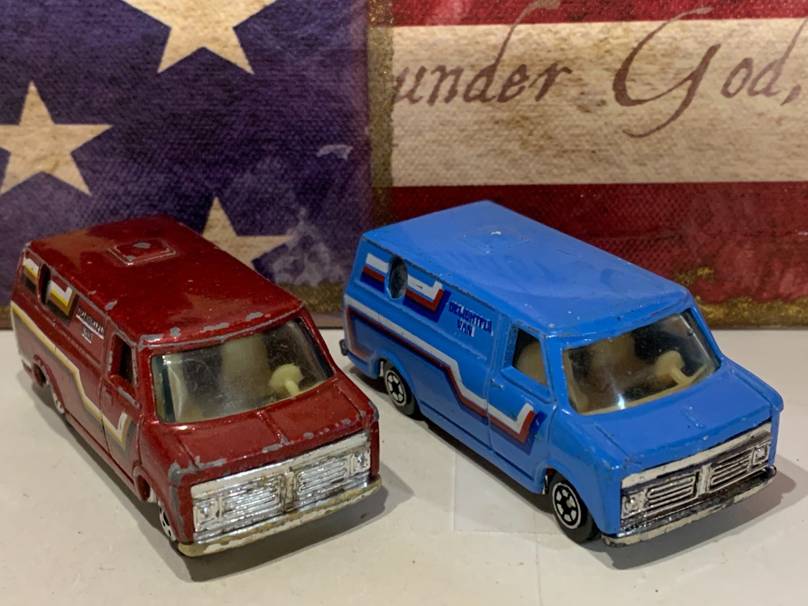 YATMING DELIGHTFUL VAN X2. DARK RED & BLUE