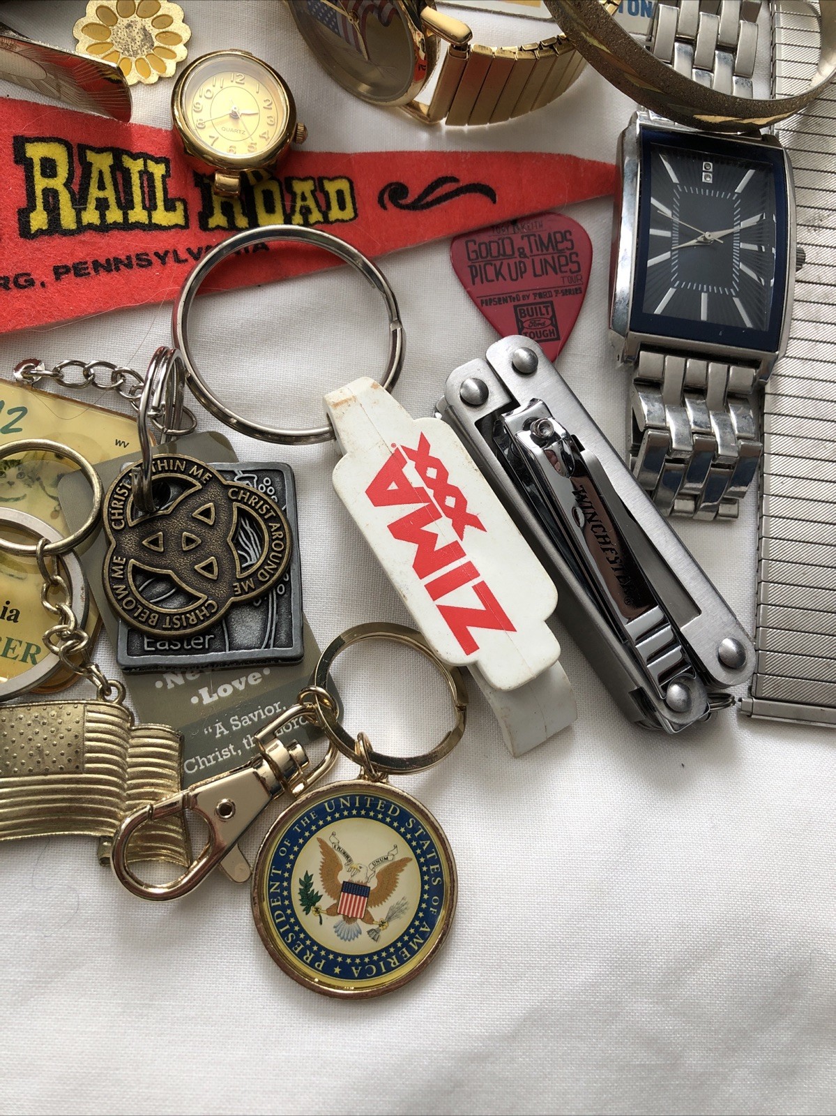 junk drawer lot estate find money clip keys keychains watch