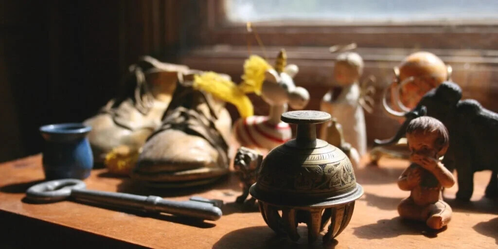 1 Pound “Junk Drawer” Collectibles Lot -Mixed smalls, old and new items-NYC6