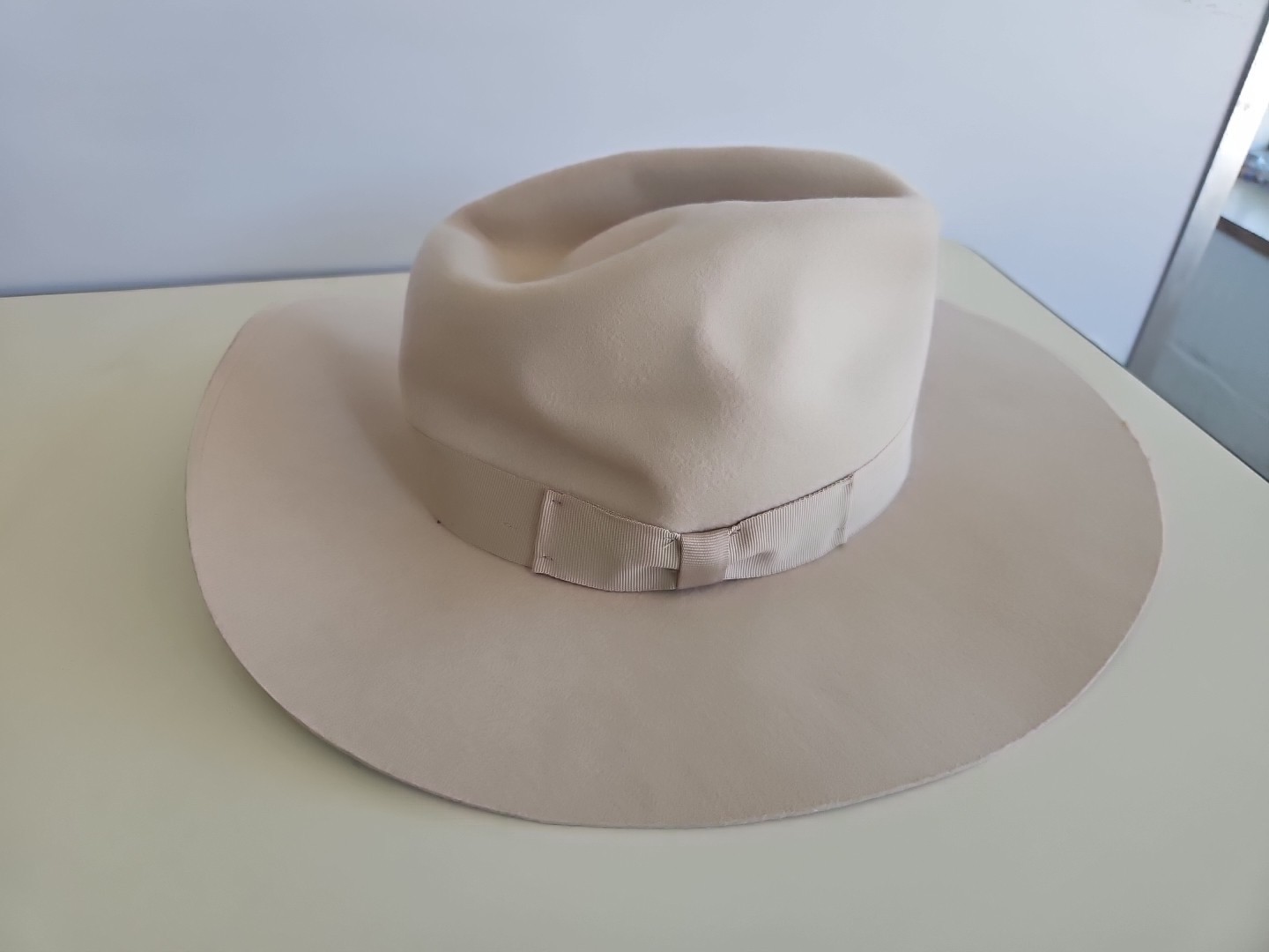 Fur Felt Ribbon Foldable Hat Listed Size 0/S Beige 100% Wool Womens Church Dress