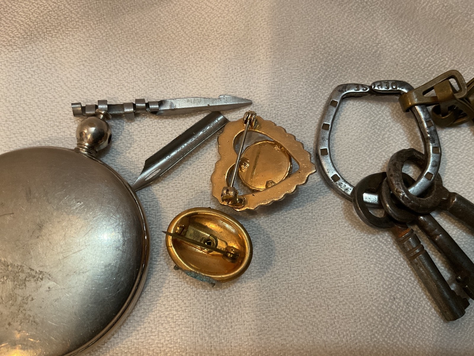 Junk Drawer Lot Compass ,keys, arrowheads, jewelry, wood box 30+Treasures