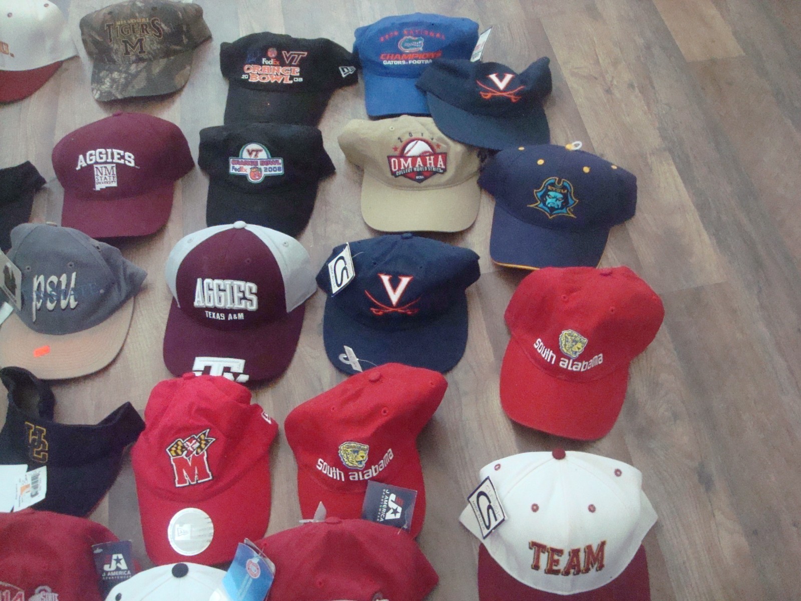 30 HATS NCAA RARE SPORTS STRAPBACK 90S WHOLESALE LOT HATS VINTAGE HAT CAP