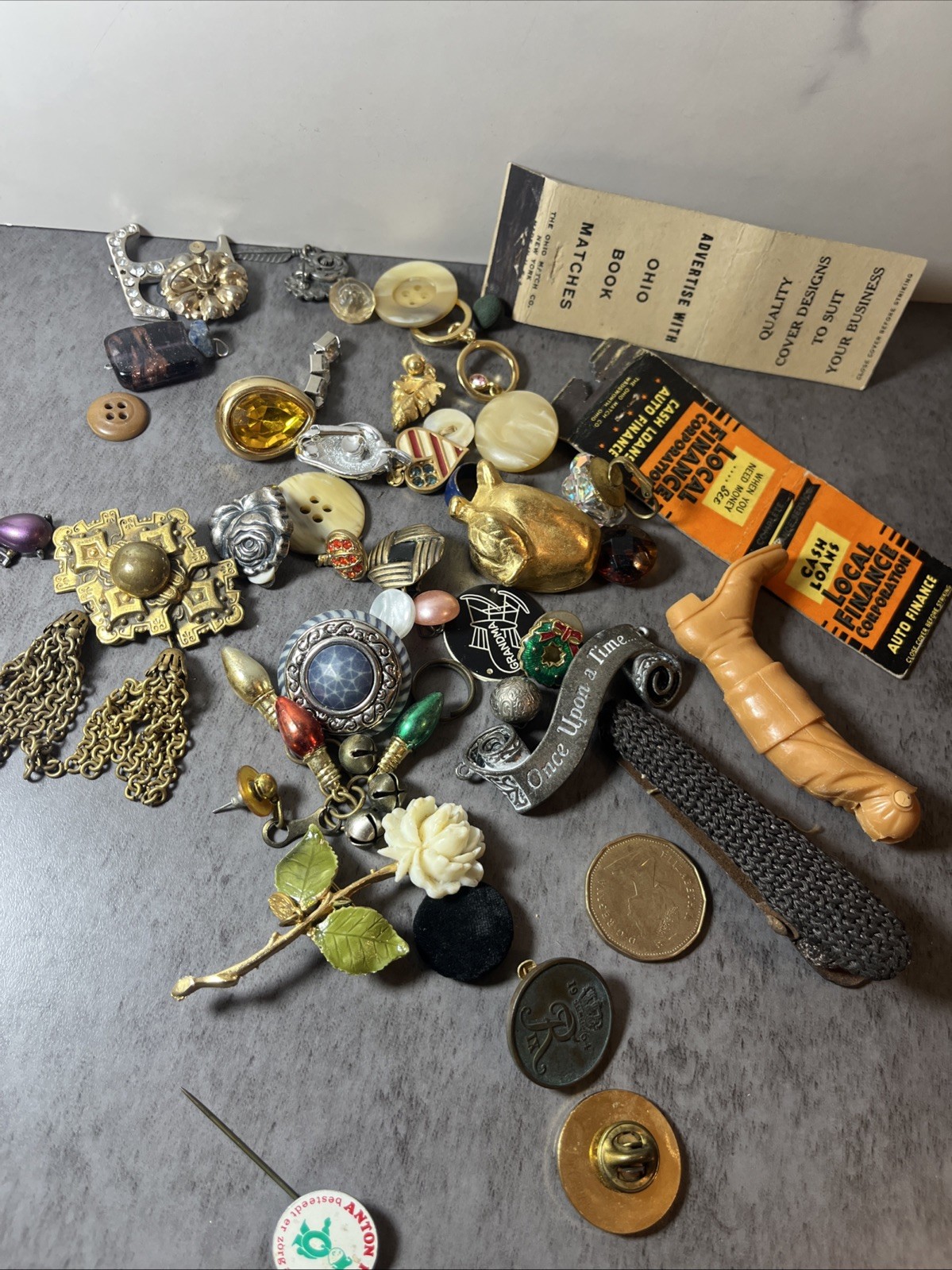 Jewelry, buttons, miscellaneous junk drawer, mixed lot Some Vintage Estate Finds