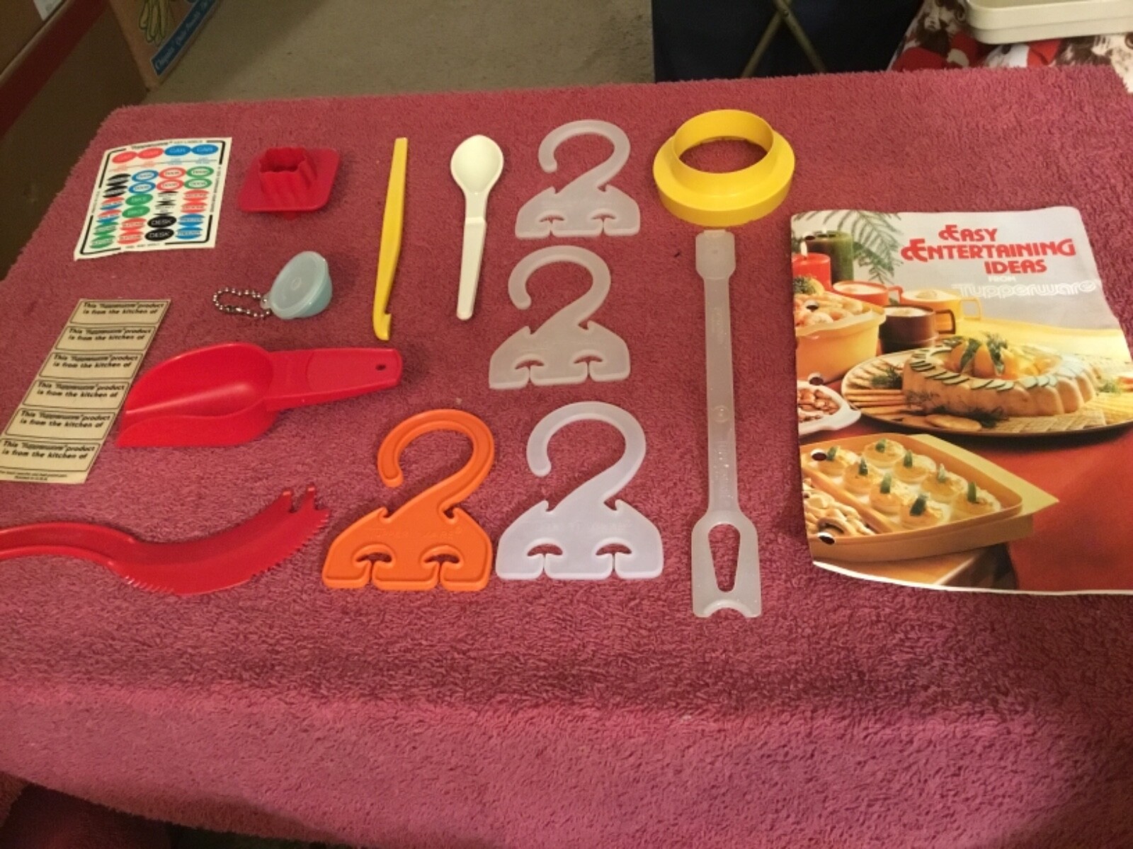 Tupperware Lot of Miscellaneous Items