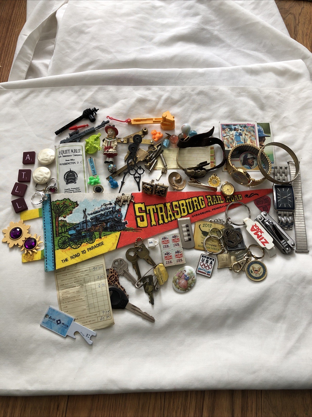 junk drawer lot estate find money clip keys keychains watch