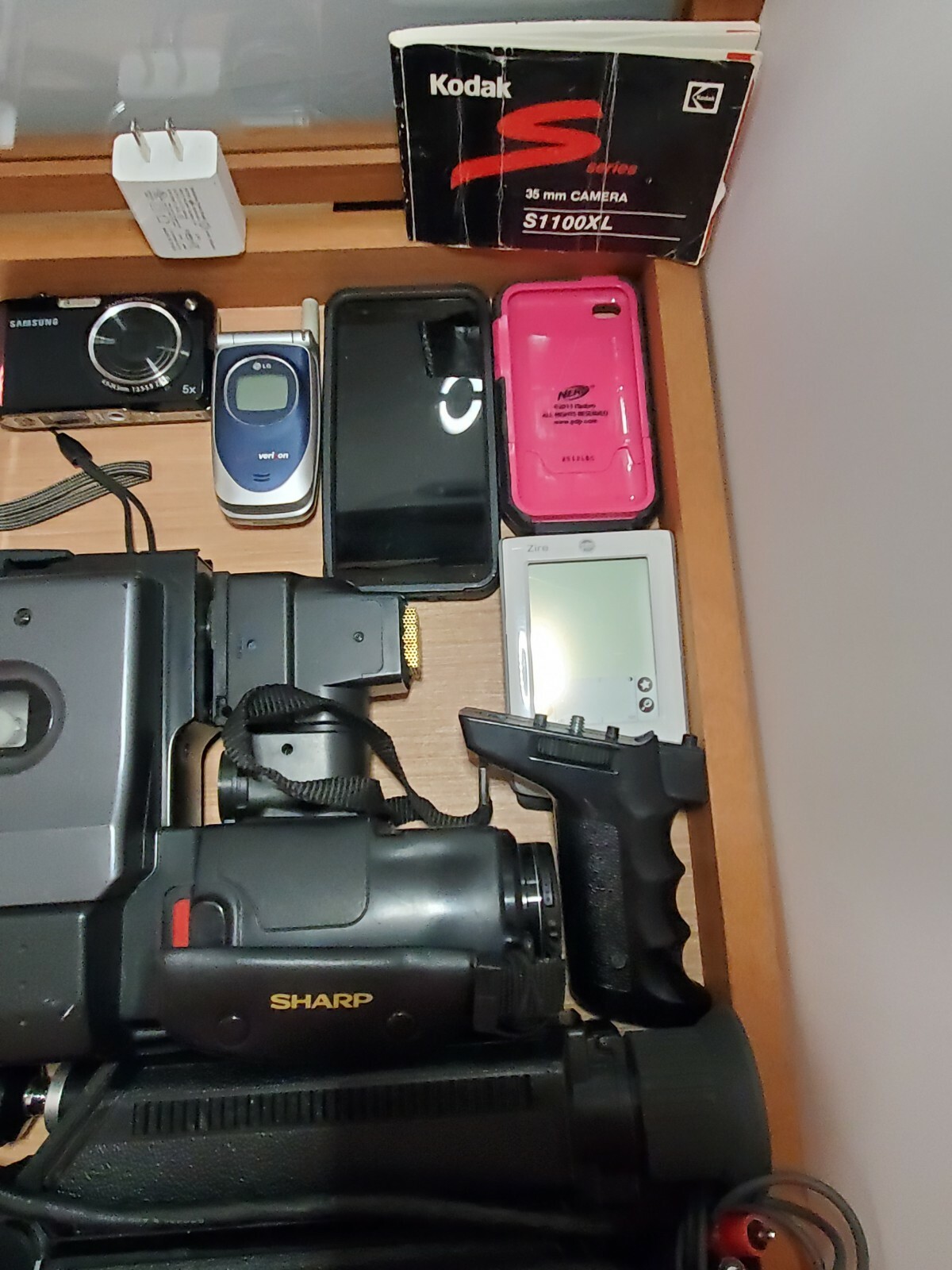 Electronics LoT! (11) Video VHS Recorder! LG! IPhone: A1586 + KODAK,NIKON CAMERA