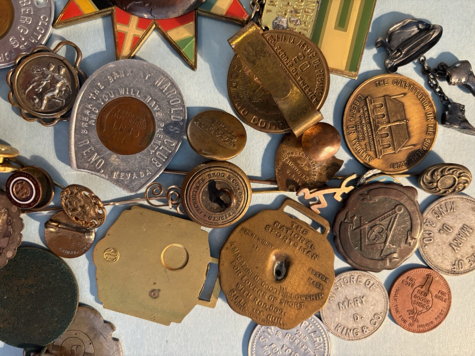 OLD ADVERTISING FOB BADGE TRADE SOCIETY TOKEN ENCASED COIN MILITARY METAL ITEMS