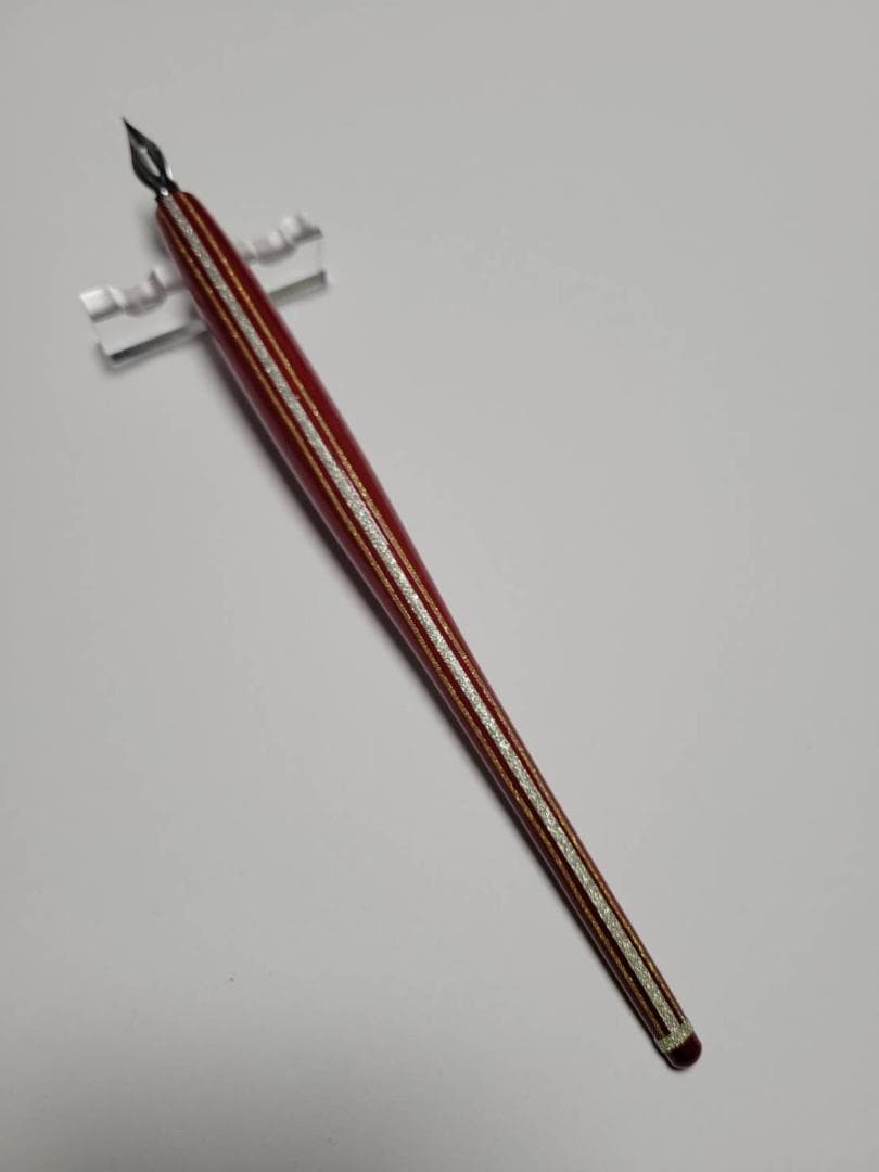 25. Lacquered pen barrel (red) “Vertical striped pattern” with gold and silver