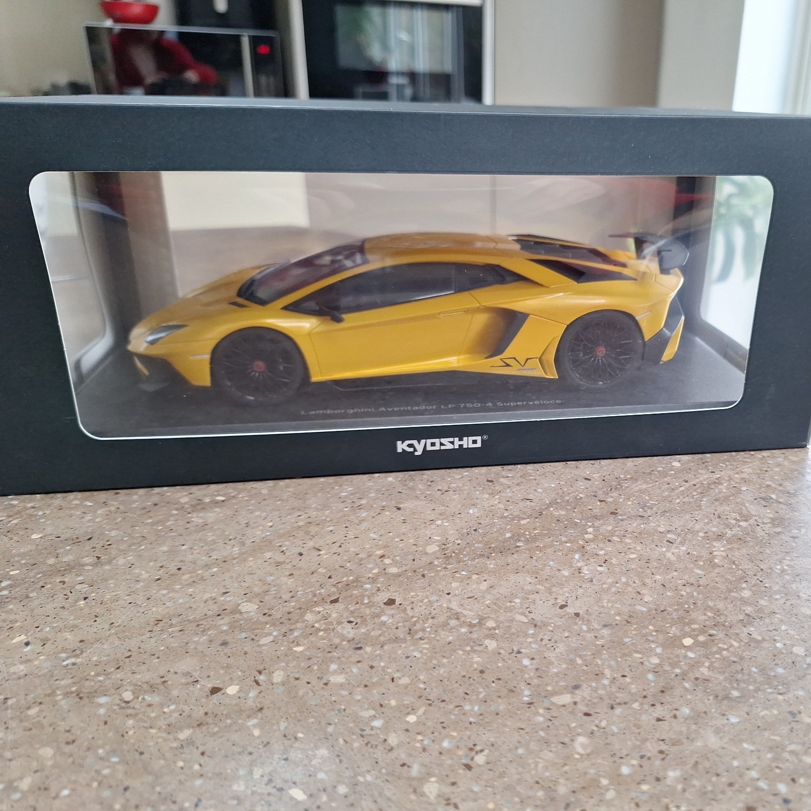 Kyosho 1/18 scale Lamborghini Aventador LP750-4 superveloce yellow BNIB UK HTF