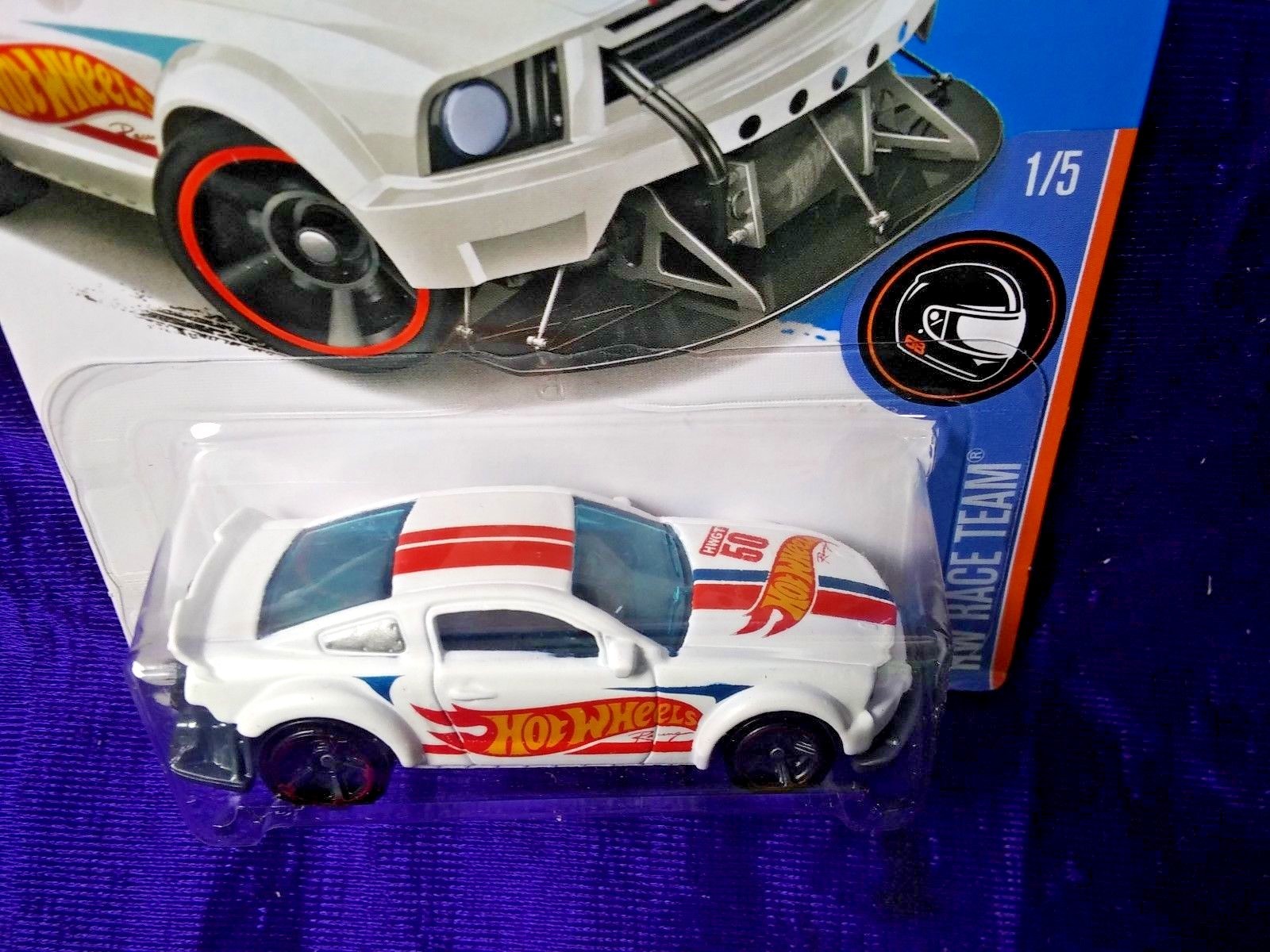 2005 Ford Mustang Hot Wheels White Diecast 1:64 Scale HW Race Team #1/5