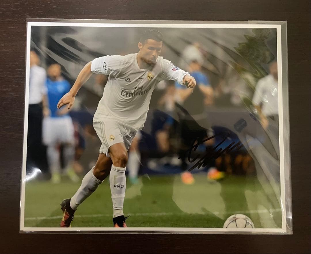 Cristiano Ronaldo Autographed Photo 20x25cm with Certificate Rare Collectible
