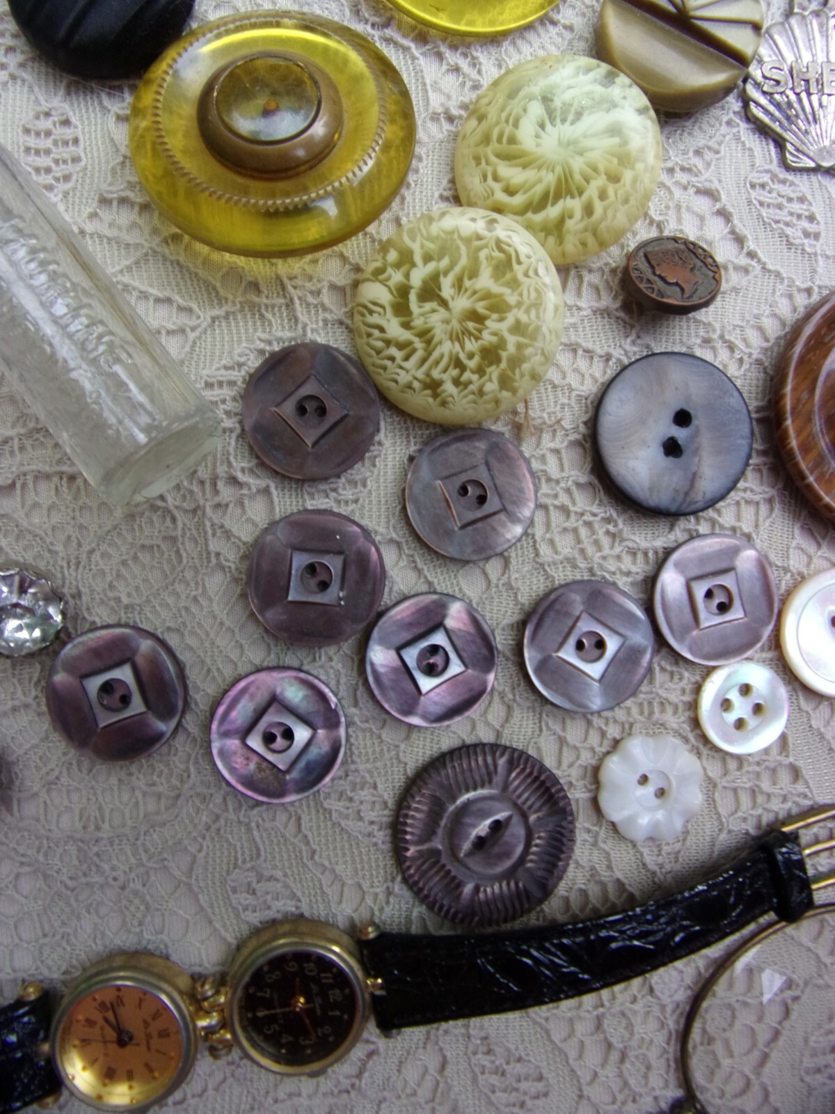 beautiful antique LOT of smalls~sewing buttons~Bakelite~m.o.p.~knobs~arts~resale