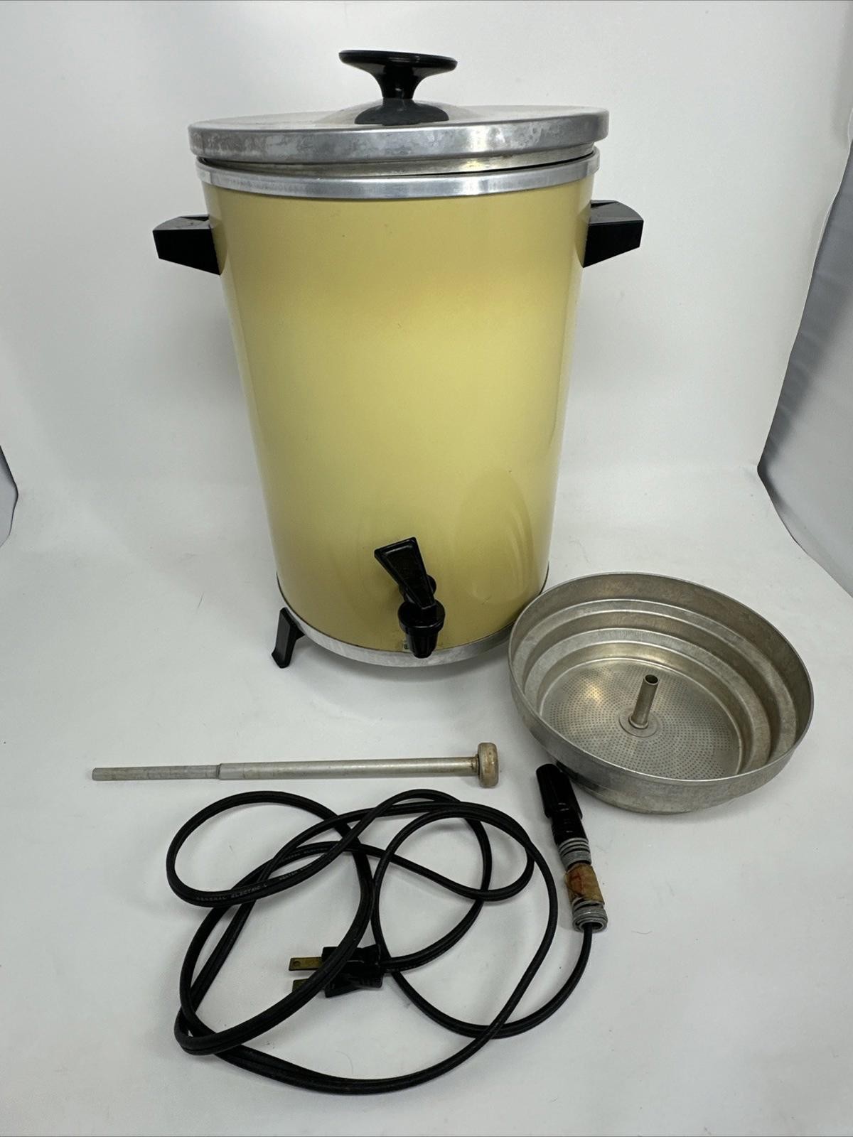 Vintage West Bend 33535 Percolator Coffee Maker Harvest Gold w/cord 12-30 Cups