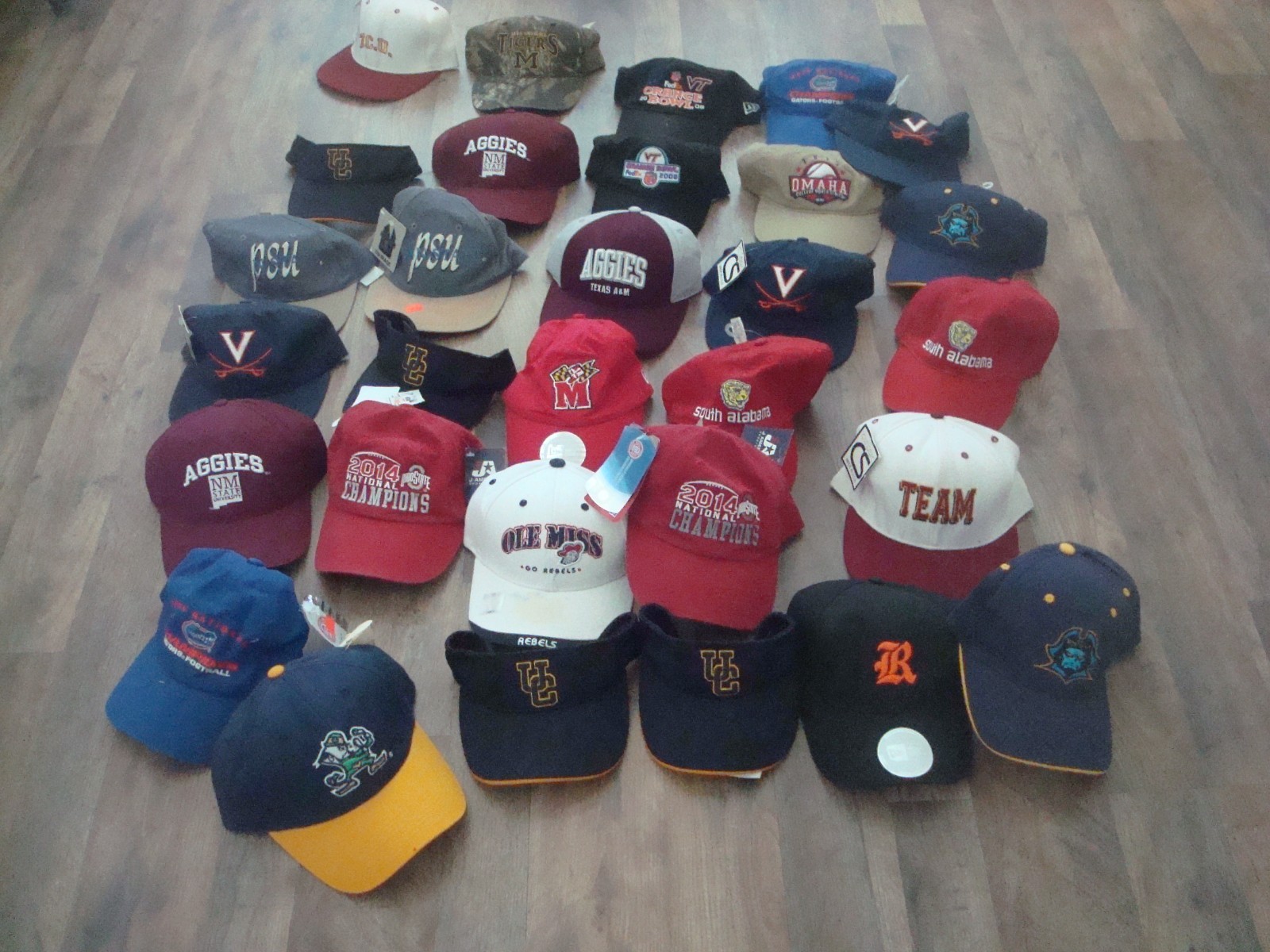 30 HATS NCAA RARE SPORTS STRAPBACK 90S WHOLESALE LOT HATS VINTAGE HAT CAP