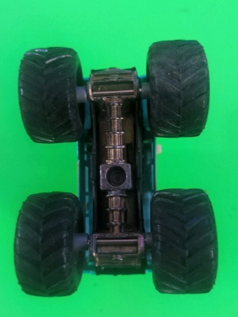 HOT WHEELS MONSTER TRUCKS,SURF MONSTER BUS, 2004 TEAL/WHITE, 1:64