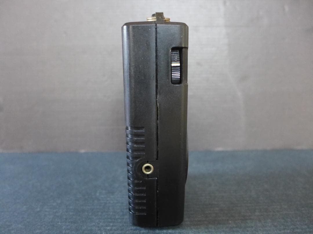 Period item [Good condition/audible item] TOSHIBA Portable AM ​​Radio RP-82