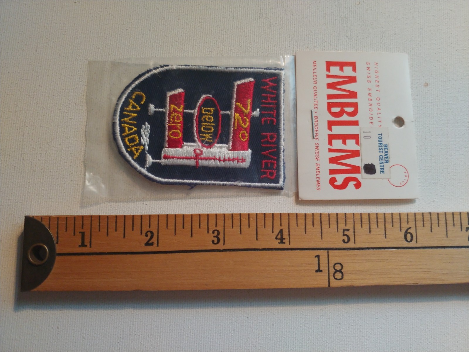 * 70S WHITE RIVER ONTARIO CANADA TRAVEL SOUVENIR PATCH BADGE CREST ECUSSON *