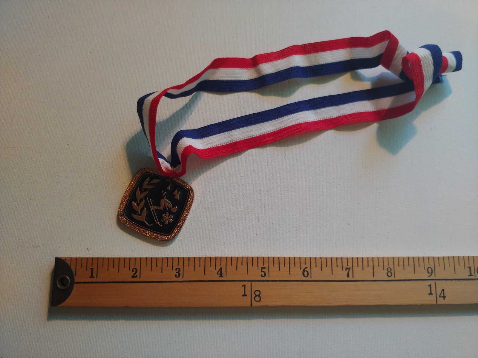 * RARE 80s ski skiing downhill race racing quebec canada medal award medaille *
