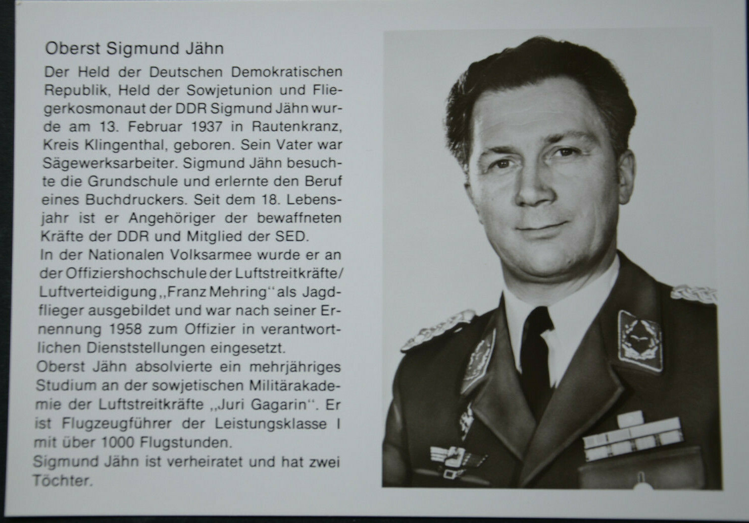 50746 Photo AK Colonel Siegmund Jähn Portrait with Text about Life DDR