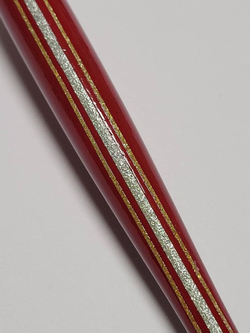 25. Lacquered pen barrel (red) “Vertical striped pattern” with gold and silver
