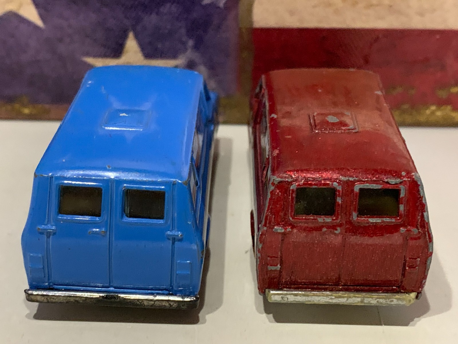 YATMING DELIGHTFUL VAN X2. DARK RED & BLUE