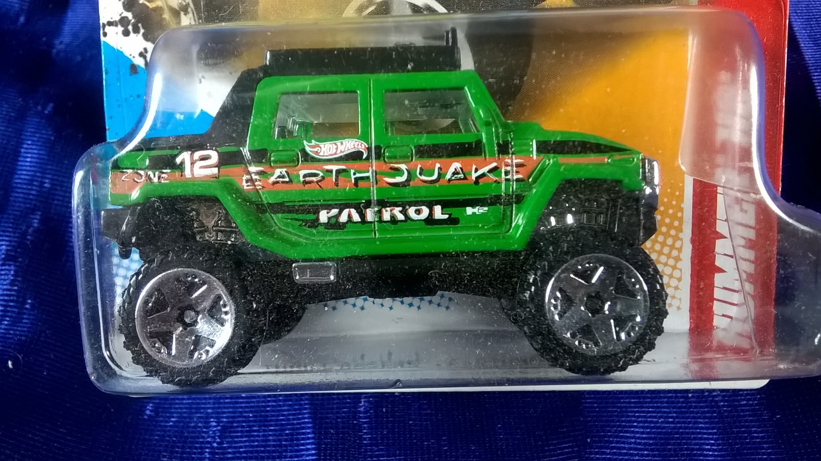 Hot Wheels Hummer H2 Thrill Racers Earthquake ’12 Green Die-Cast 1:64 Scale Rare