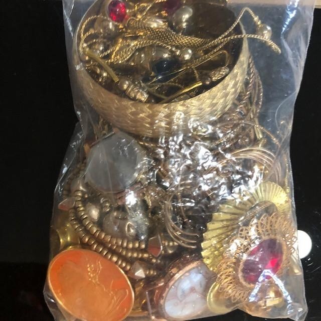 2 pound lot of Jewelry, Coins, Watches, Trinkets Only – Estate closeout mix#MU0