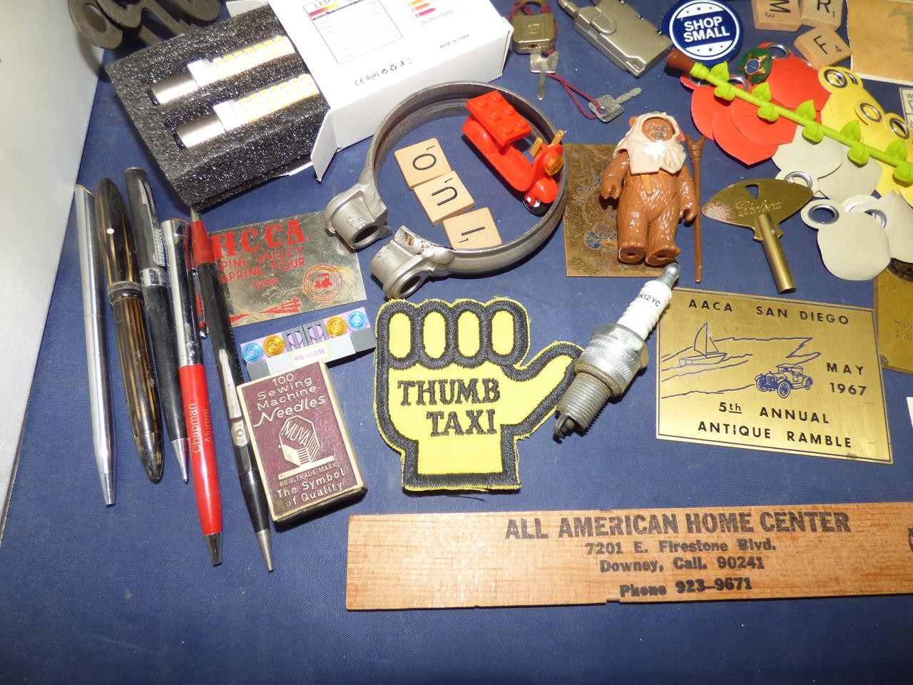 VINTAGE JUNK DRAWER LOT 200+ ITEMS (LOT E)