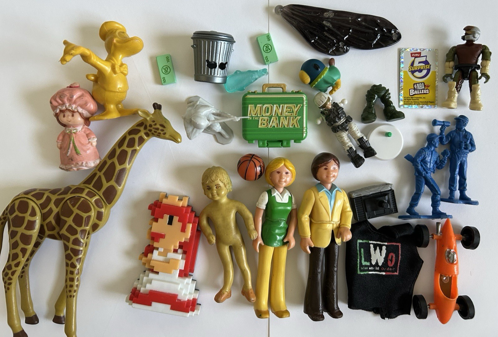 Junk Drawer Wholesale Flea Mrkt Vintage Figures F-P Disney Giraffe Shortcake Toy
