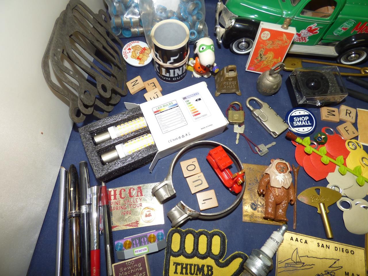 VINTAGE JUNK DRAWER LOT 200+ ITEMS (LOT E)