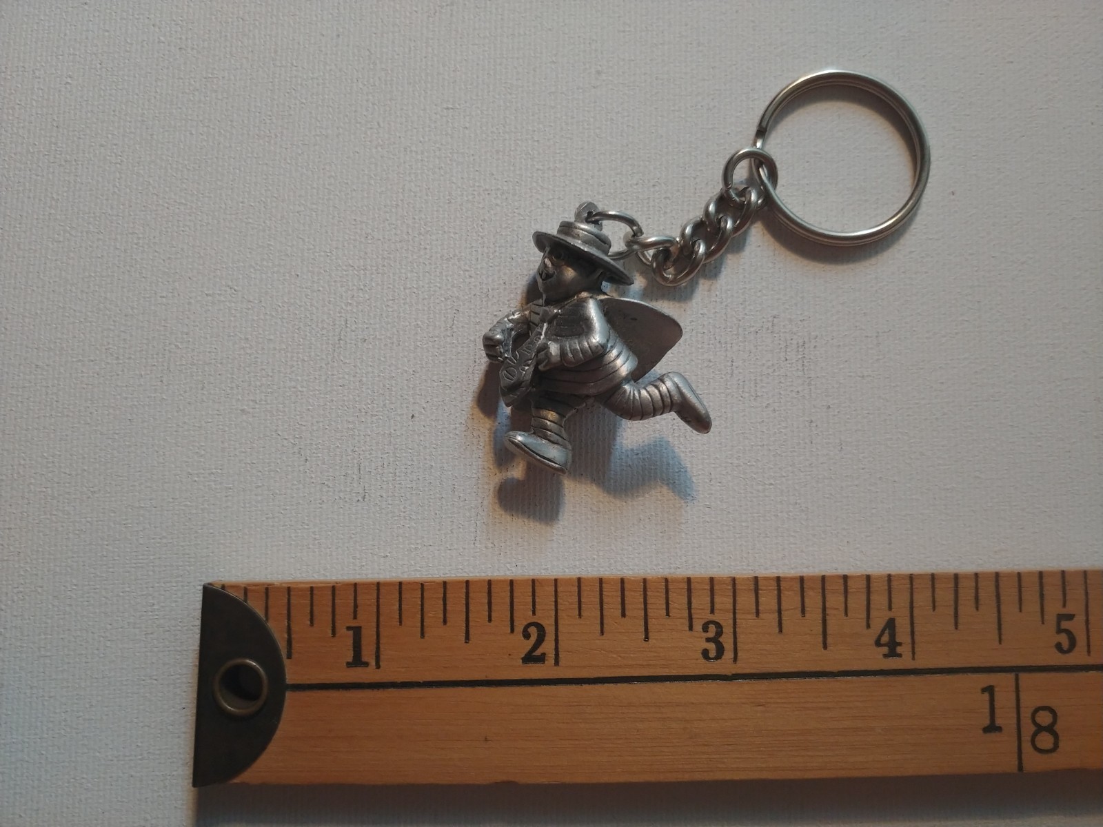* PEWTER MCDONALDS HAMBURGLAR RESTAURANT KEYCHAIN KEY CHAIN RING PORTE CLEFS *