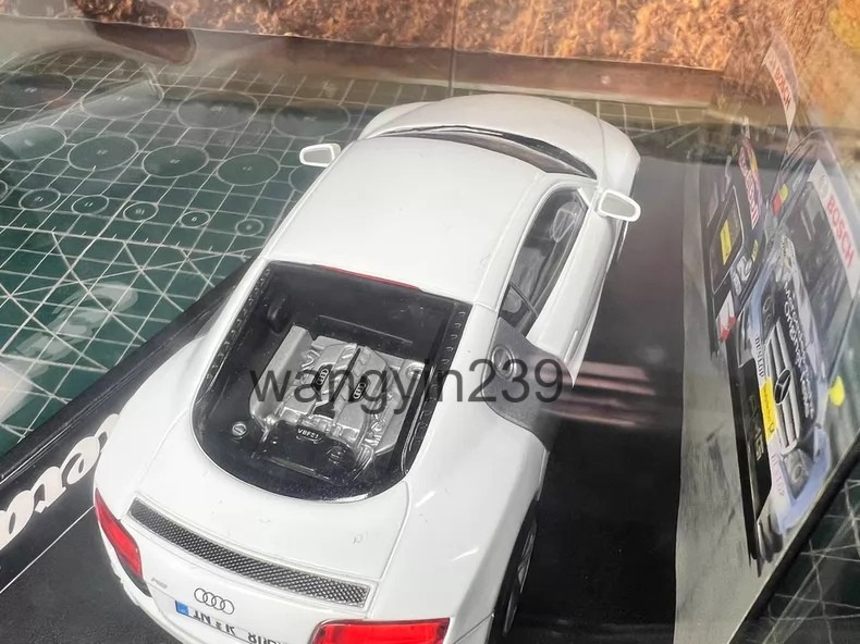 Carrera 1/32 Scale Audi R8 Coupe V10 White Model