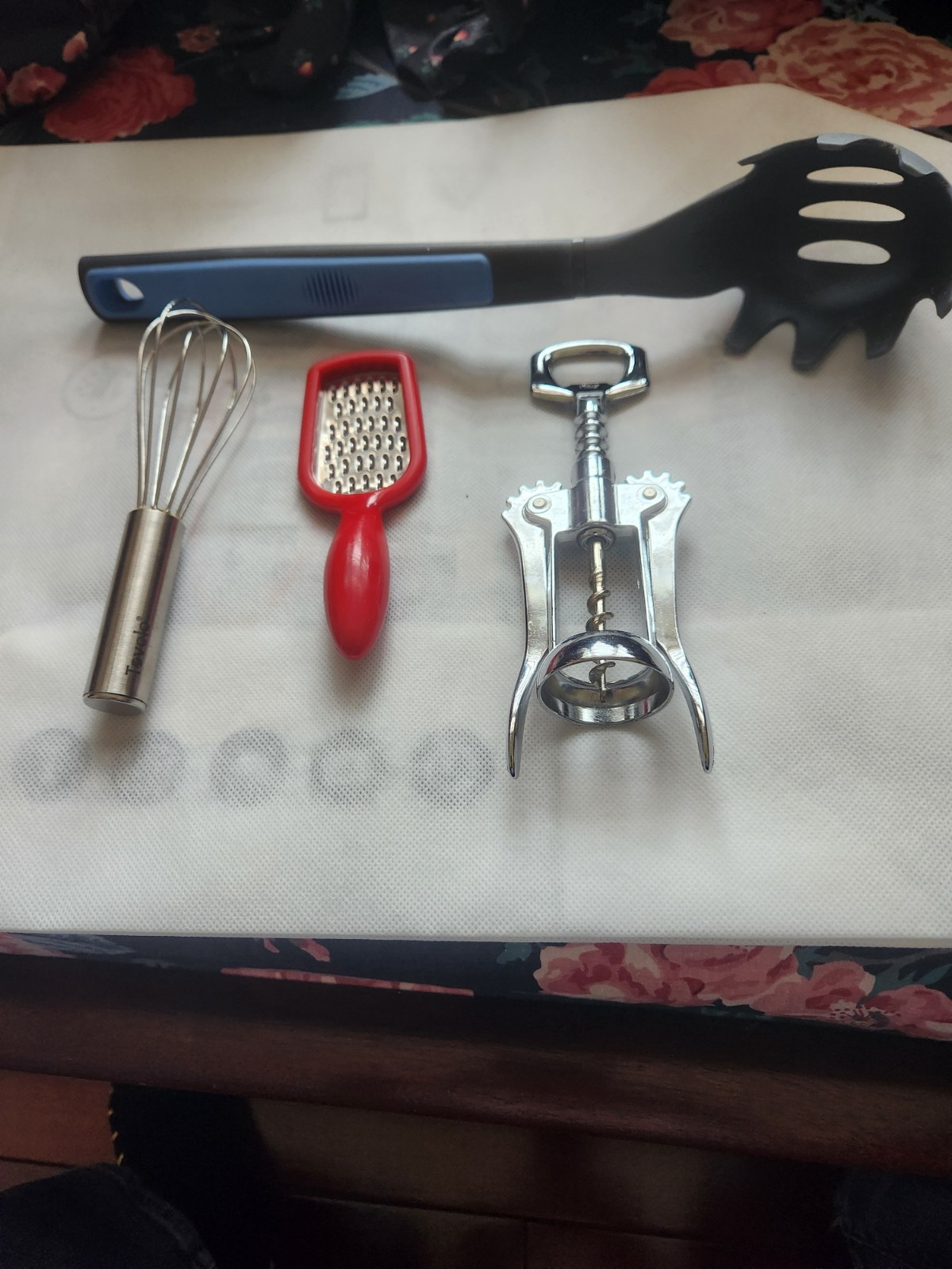 Miscellaneous , Household Items , Lot of 4 , Wine Bottle Opener,Etc , See Photos