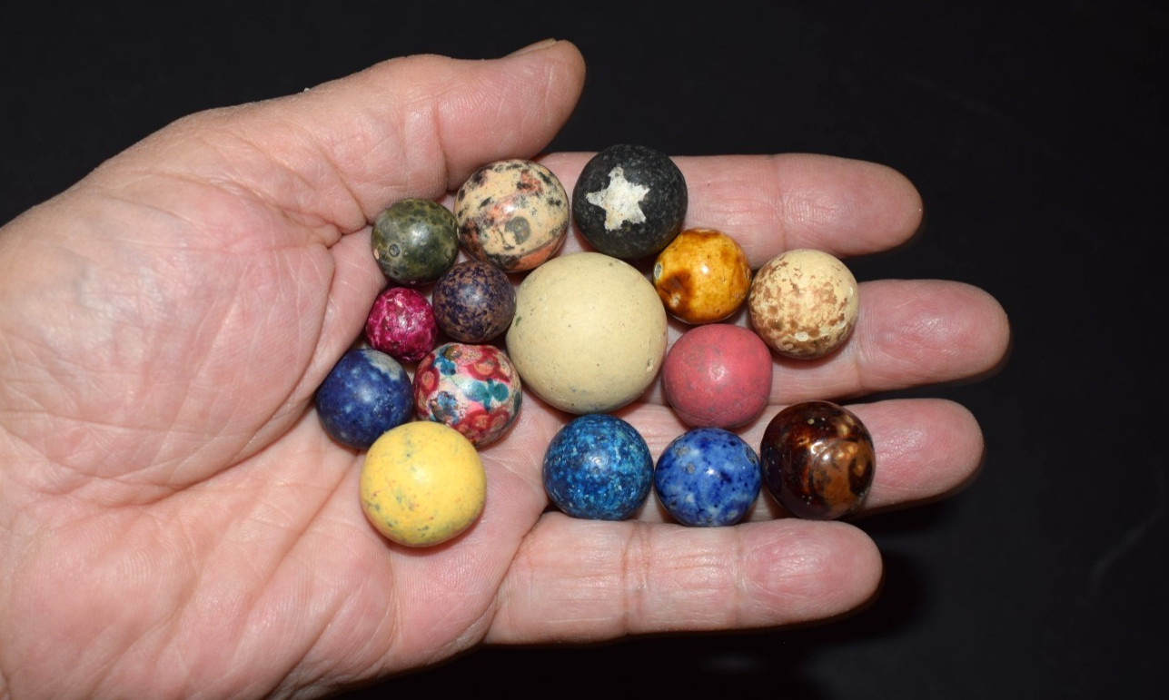 🧐👉Lot of 15⭐🗽⭐1800s Victorina era Antique toy clay mixed marbles &mixed sizes