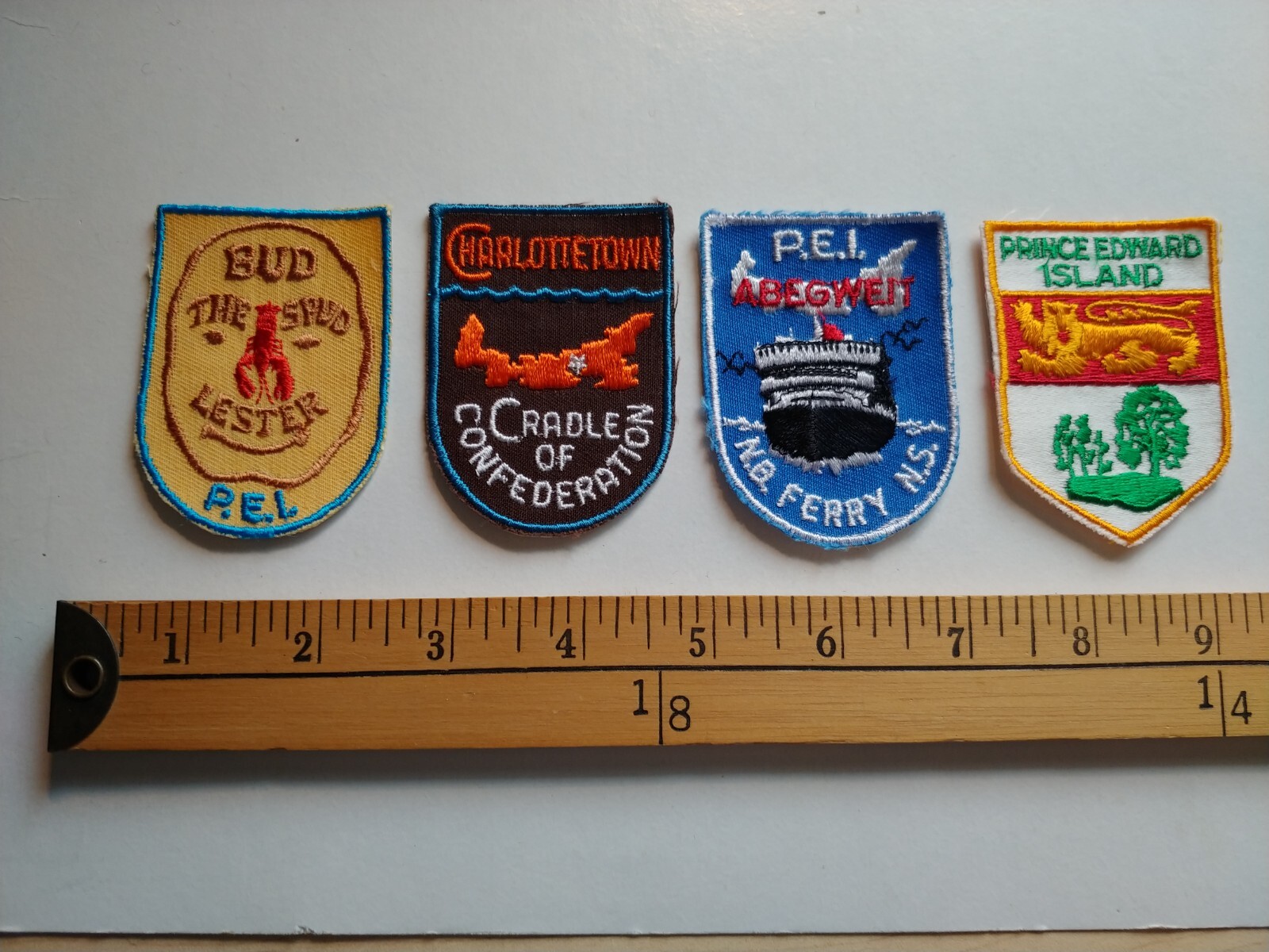 * 4 70S RARE VOYAGER PEI PRINCE EDWARD ISLAND CANADA TRAVEL PATCH CREST *