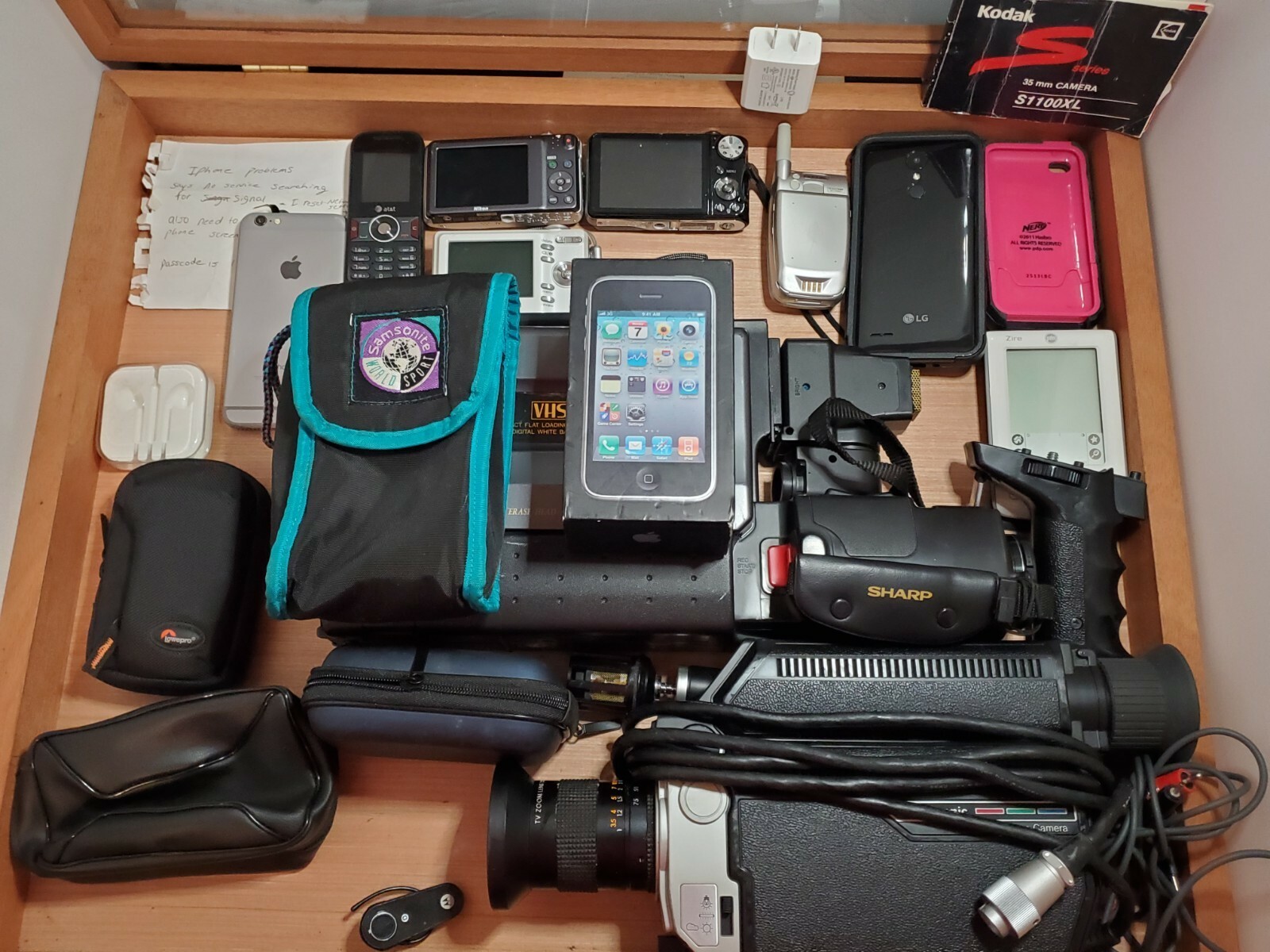 Electronics LoT! (11) Video VHS Recorder! LG! IPhone: A1586 + KODAK,NIKON CAMERA
