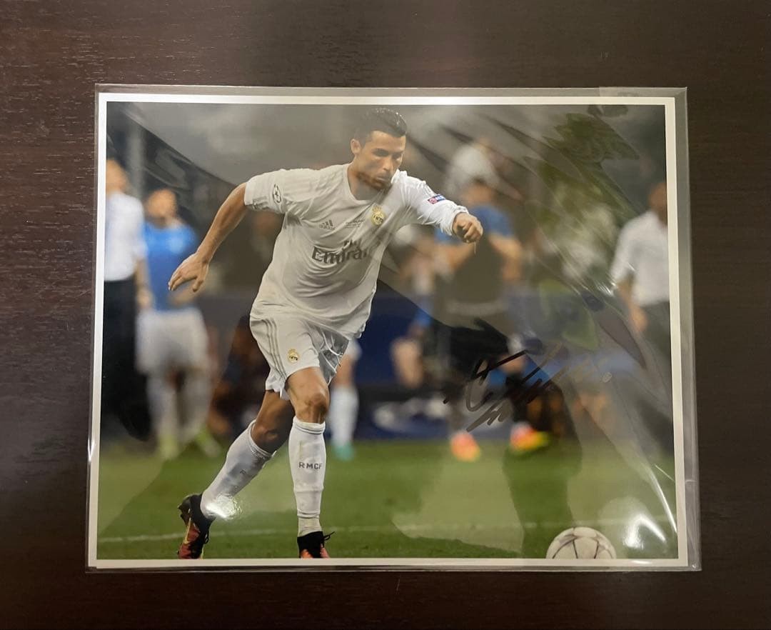 Cristiano Ronaldo Autographed Photo 20x25cm with Certificate Rare Collectible