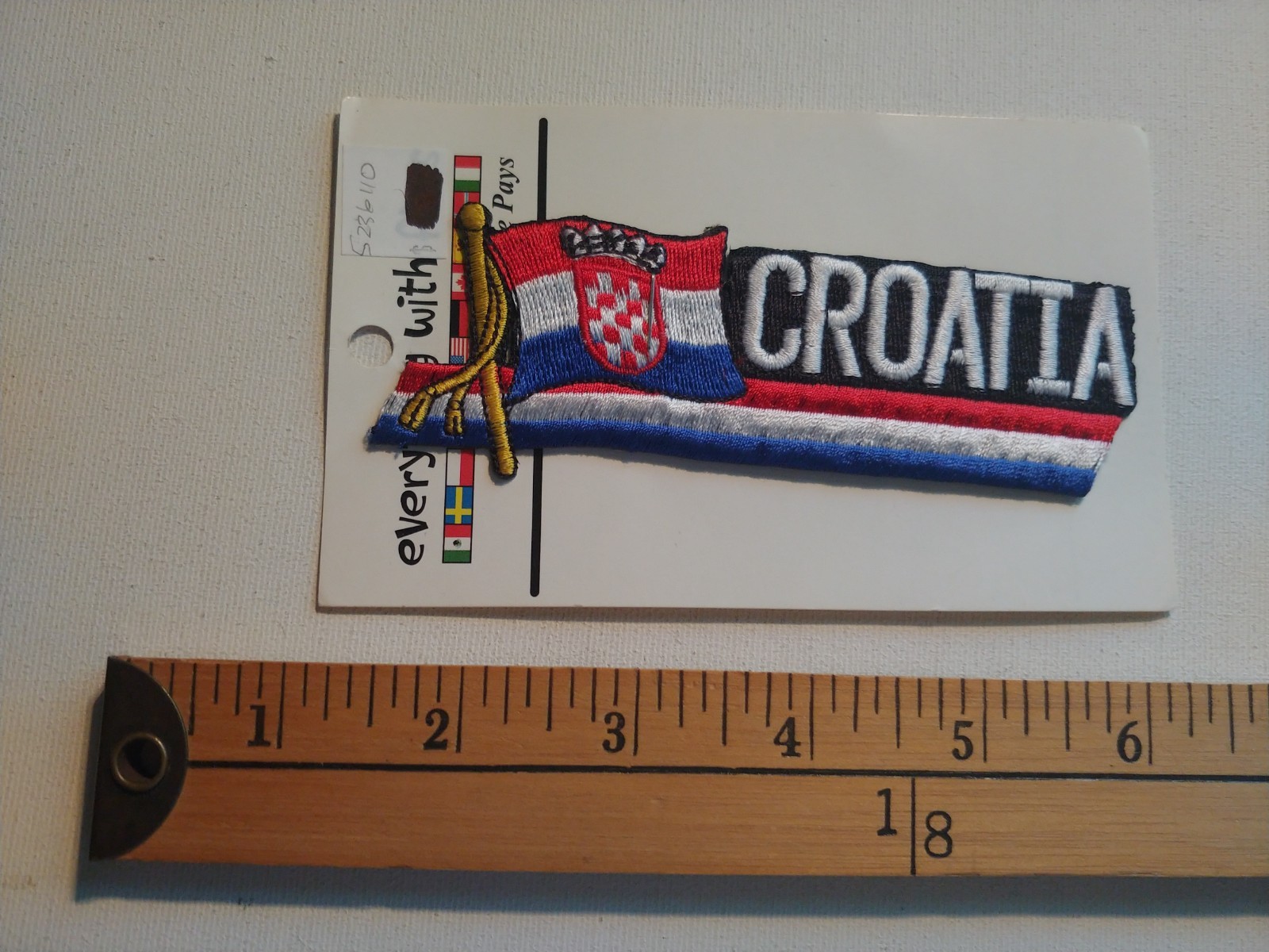 * 1 RARE 80S CROATIA COUNTRY FLAG TRAVEL SOUVENIR PATCH CREST ECUSSON BADGE *