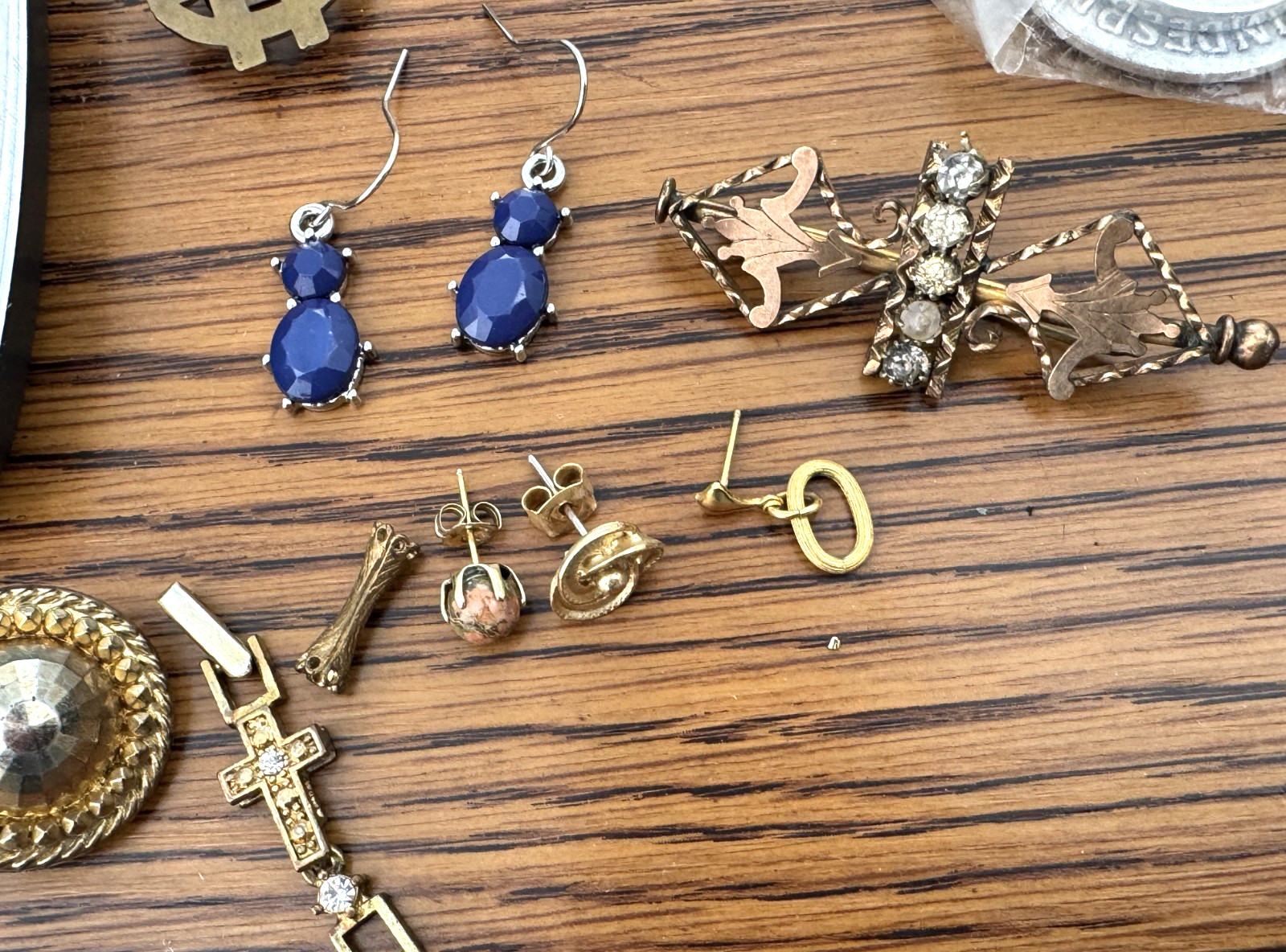 INVENTORY REDUCTION LOT – Collectibles Some 925 Knife Charms Bundesrat Key Chain