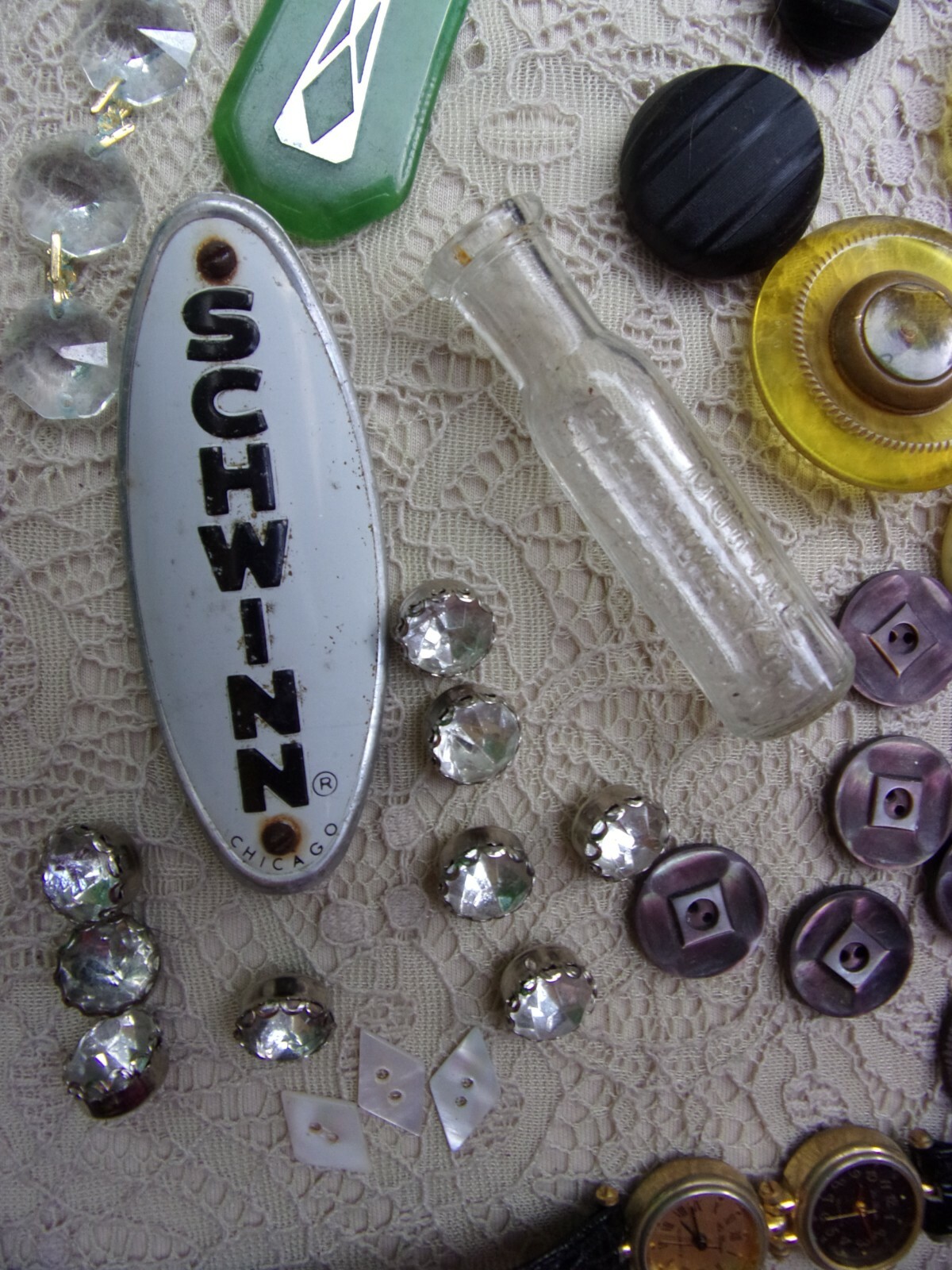 beautiful antique LOT of smalls~sewing buttons~Bakelite~m.o.p.~knobs~arts~resale