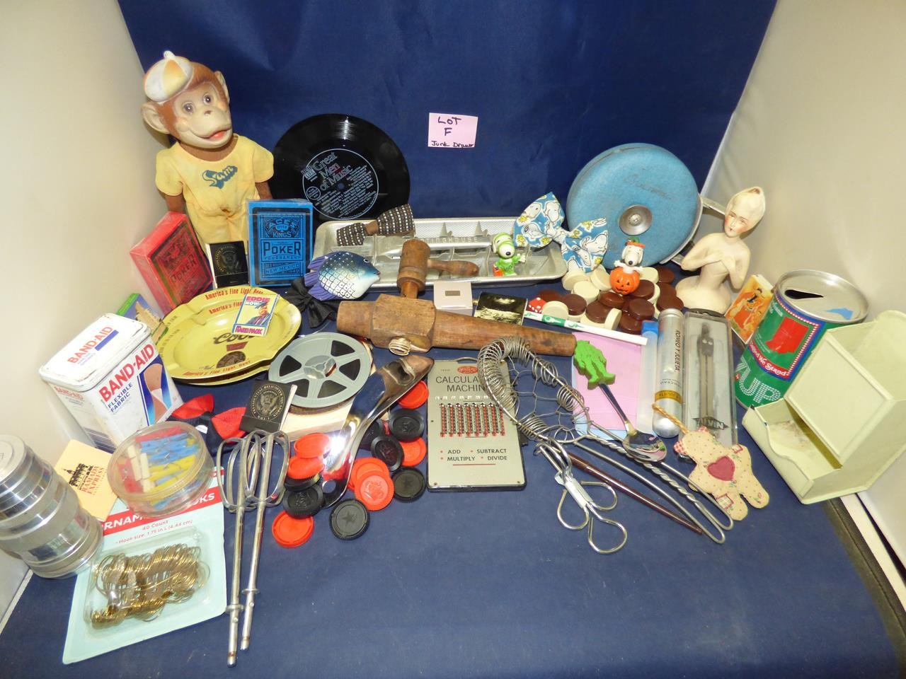 VINTAGE JUNK DRAWER LOT 100+ ITEMS (LOT F)