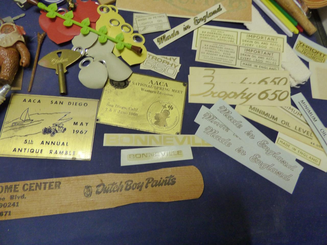 VINTAGE JUNK DRAWER LOT 200+ ITEMS (LOT E)