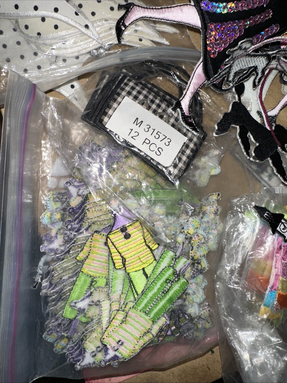 Lot Of 50 Random All Fashion Iron On Patches Appliqué Embroidered Sew On Sewing