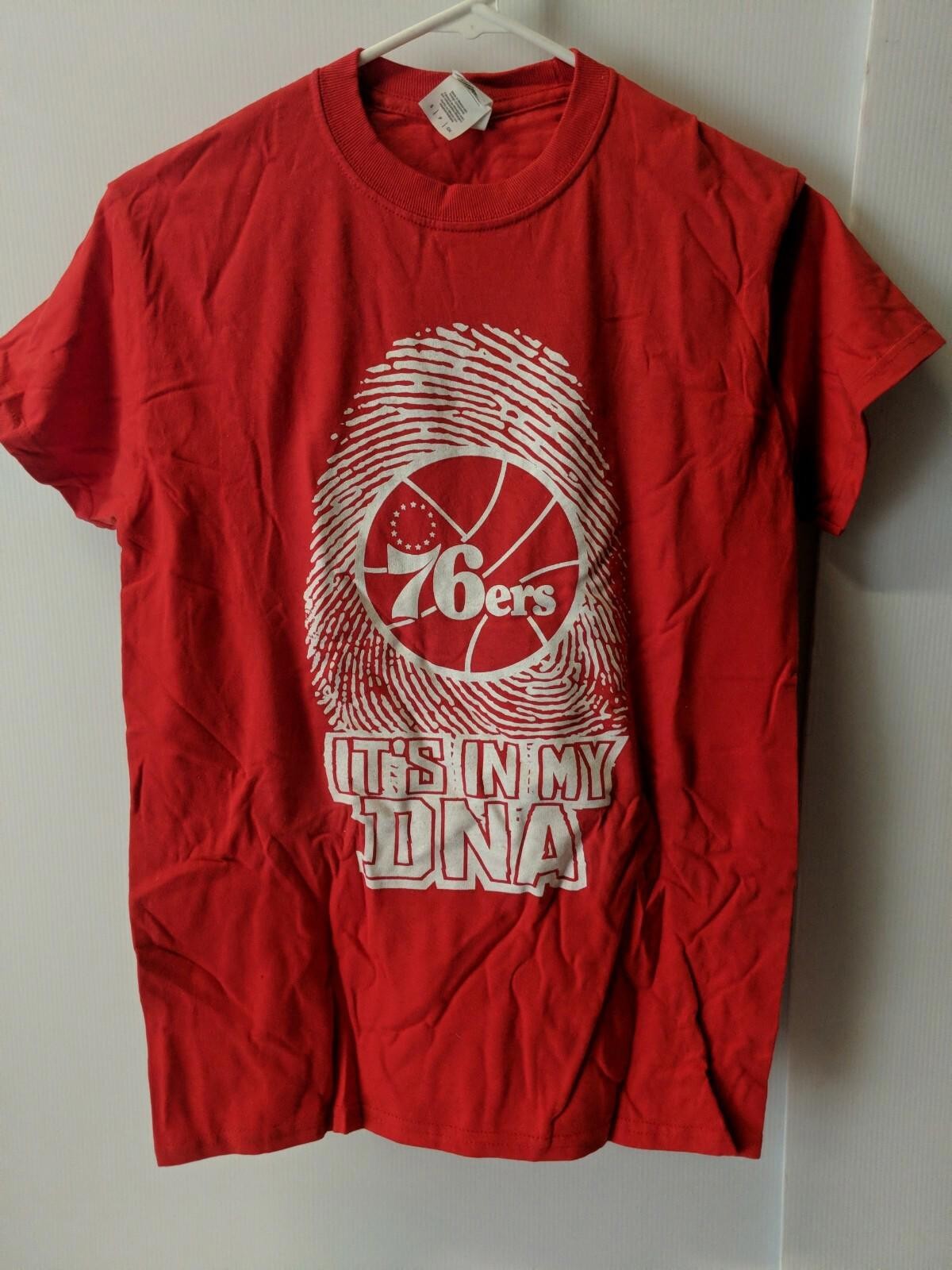 NBA Philadelphia 76ers it’s in my DNA FINGERPRINT T shirt red size 2XL ~ bag364