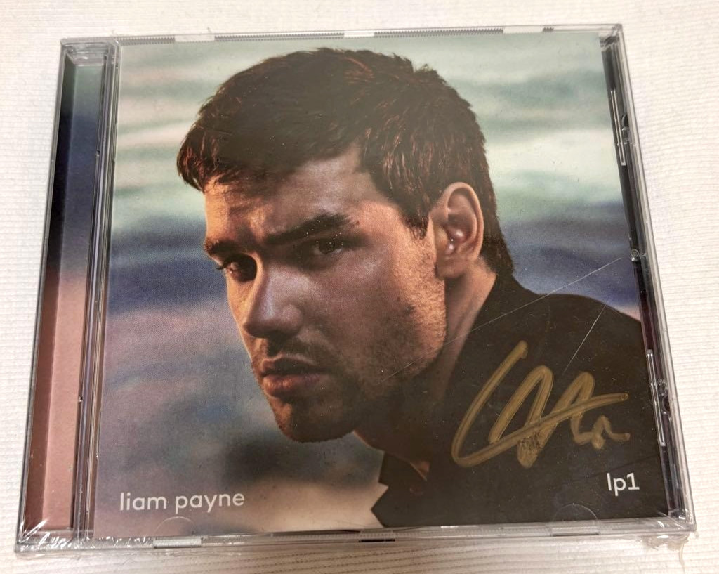 Used Liam Payne LP1 Autographed Debut Album UK Exclusive CD Damage
