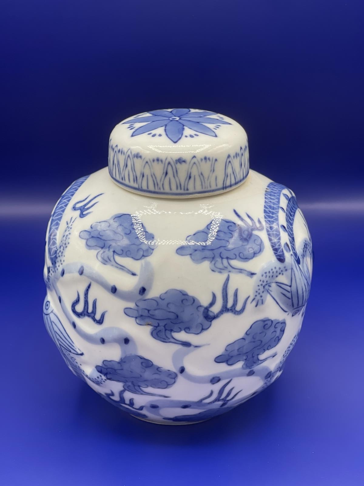 Chinese Ming Style Vintage Blue White Fish Porcelain Lidded Ginger embossed